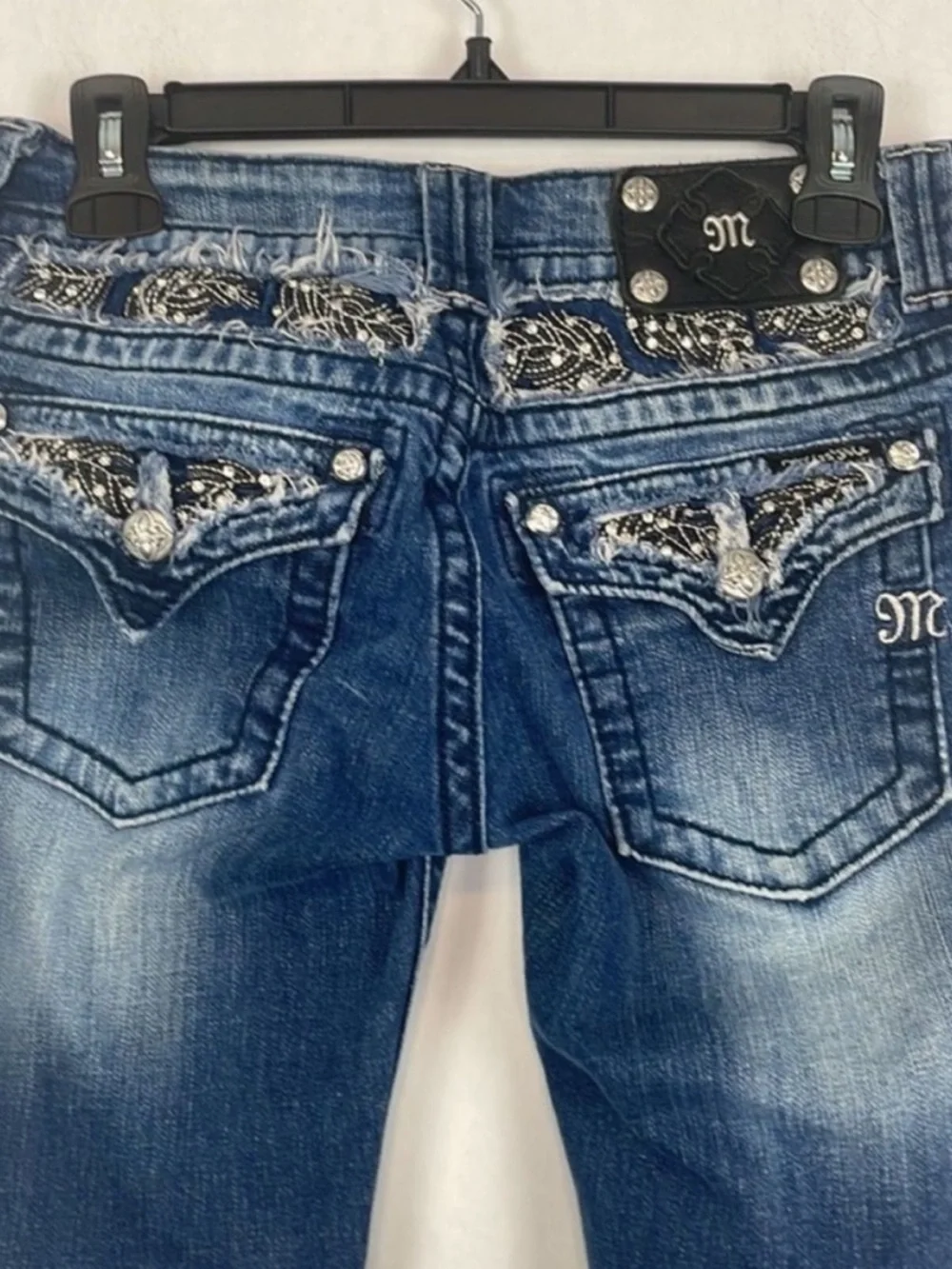 Miss Me Women’s Blue Denim Capri Jeans Low Rise Embellished Flap Pocket Size 27.